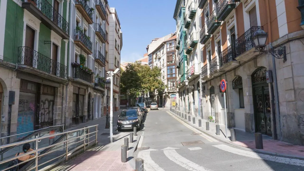 Bonito Y Espacioso Piso En Bilbao. Centro Spanje