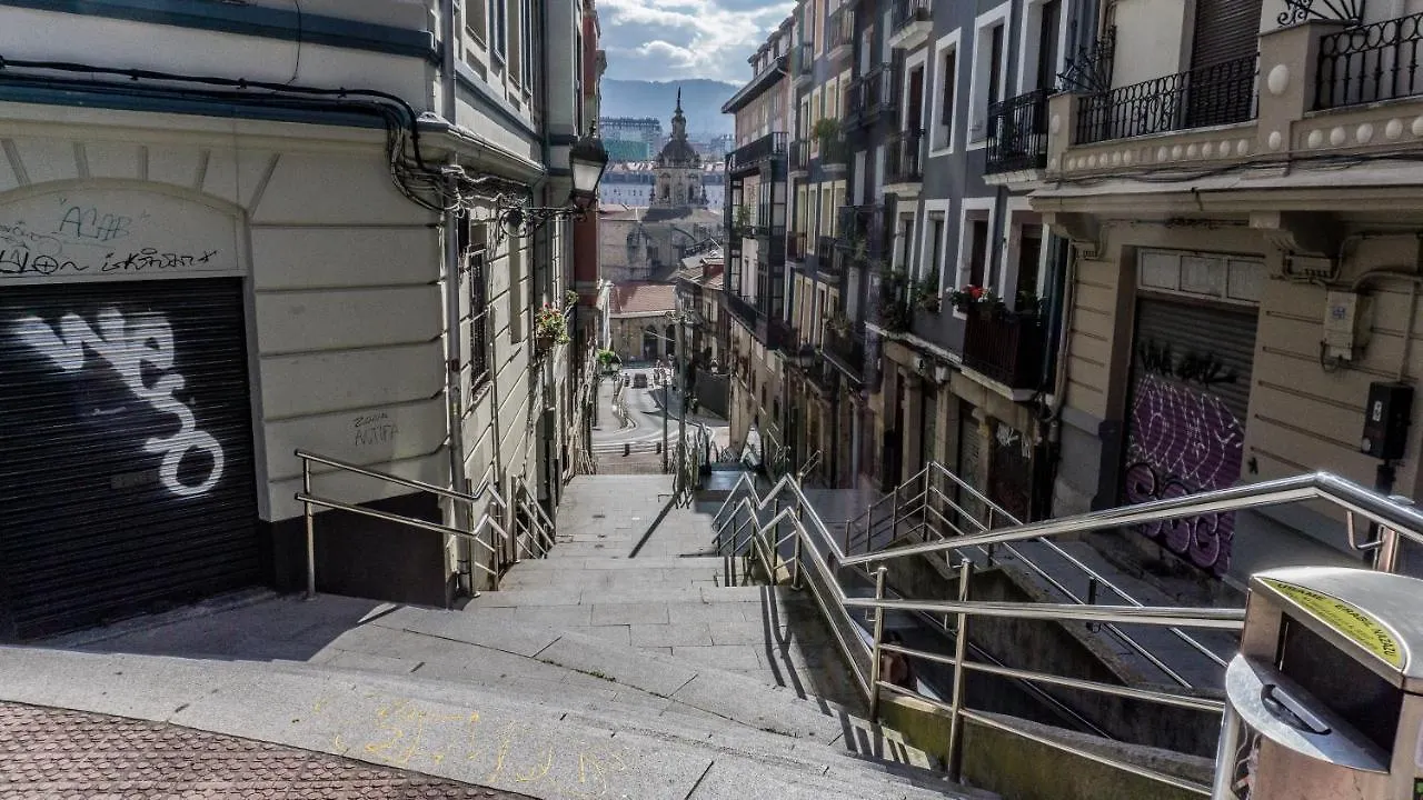 Bonito Y Espacioso Piso En Bilbao. Centro 0*, Bilbao